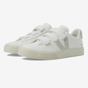 VEJA
Recife Logo White Sneakers